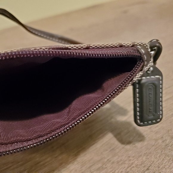 Coach brown signature canvas clutch - Picture 3 of 3